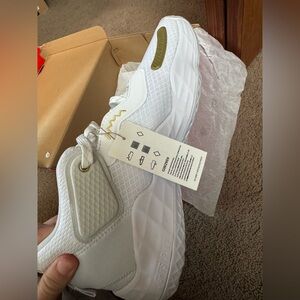 Adidas D.O.N. Issue 3